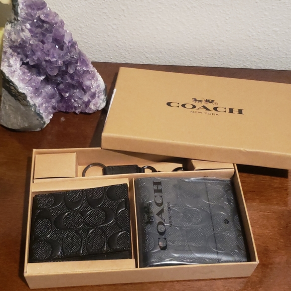 Coach Other - ●COACH, Embossed Leather Signature Men's 3-in-1 Wallet Gift Set.